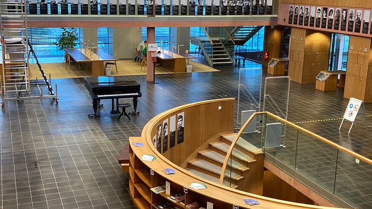 Am 4. Oktober 2022 wird die Ausstellung „Todesopfer rechter Gewalt nach 1990“ in der Hochschulbibliothek der TH Wildau eröffnet. (Bild: TH Wildau)