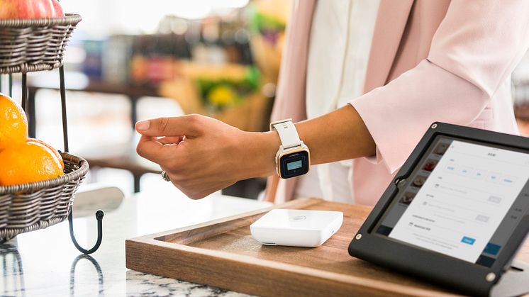 Garmin Pay rend possible le paiement sans contact au poignet.