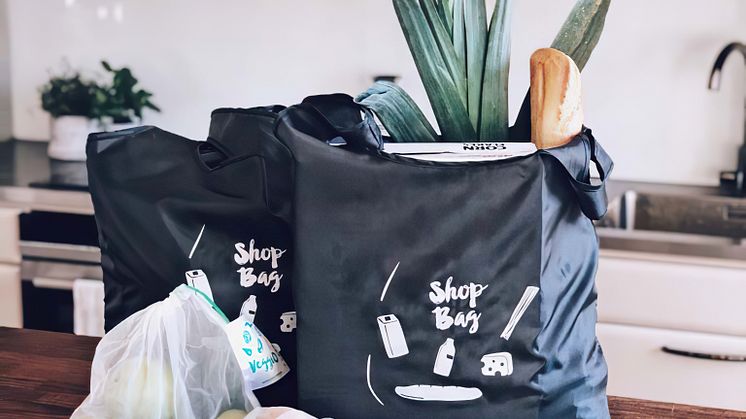 Plastbanta med återanvändbara kassar och påsar.
