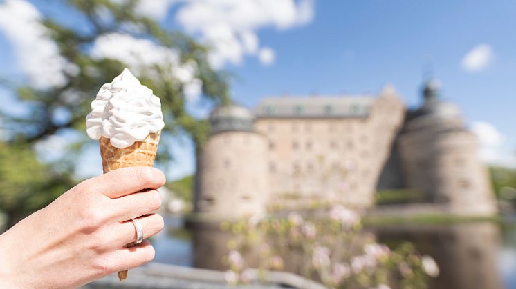 Örebro slott og iskrem. Foto: Visit Örebro