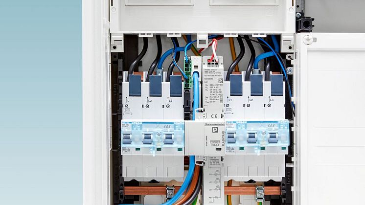 Combined lightning current and surge arrester for the meter panel