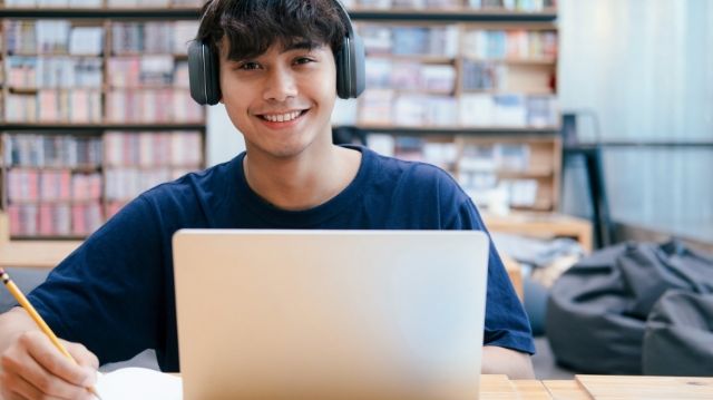 Exchange student taking course online