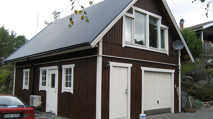 Brun stuga från Lövångers Bygg