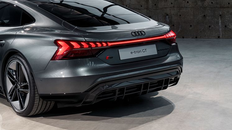 Audi RS e-tron GT (Daytonagrå)