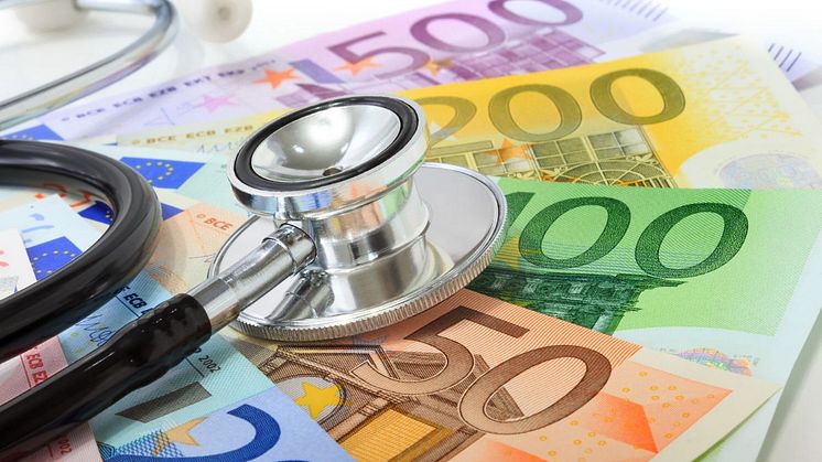 Kostenübernahme einer Lipödem-Behandlung oder Investition in die eigene Gesundheit auf Raten? Foto: iStock / RomoloTavani