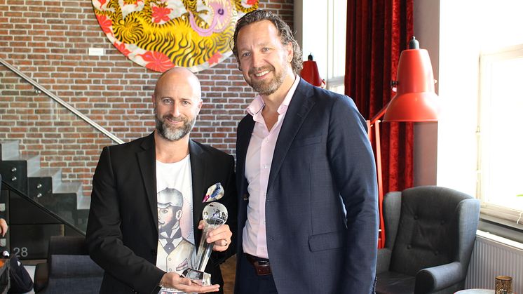 Hotelldirektør ved Comfort Hotel Grand Central Robert Holand sammen med vise-administrerende direktør i Nordic Choice Hotels Bjørn Arild Wisth.