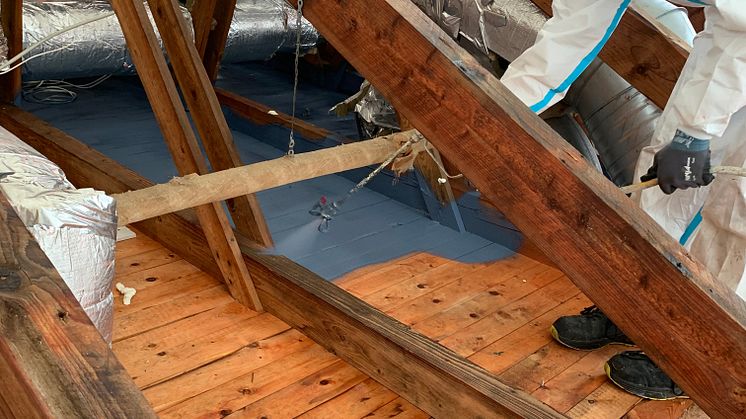 Skrappere krav til tæthedsplaner kan føre til dårlige arbejdsforhold på byggepladsen. Flydende dampspær fra Ljungdahl kan afhjælpe problemet. Foto: Ljungdahl A/S.