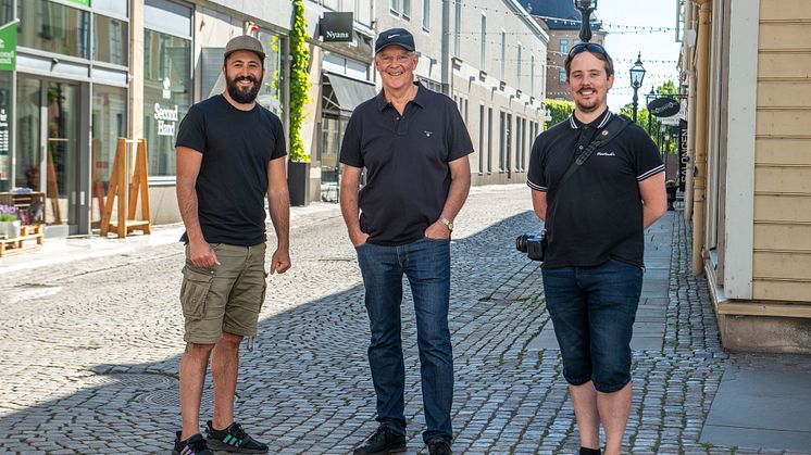 Waseem Youssef, Jarl Strömbom och Gustaf Syrén, de tre glada vinnarna i årets omgång av tävlingen #mittelskåp.
