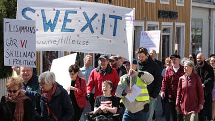 Demonstration inför votering om folkomröstning beträffande Sveriges EU-medlemskap den 5 mars på Sergels Torg i Stockholm liksom på flera andra platser i Sverige.