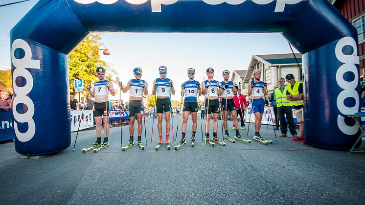 Northug smiler lurt på startstreken i fjor