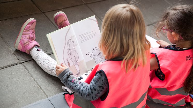 Högläsning på 8 olika språk på Världsboksdagen 