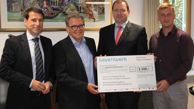Bayernwerk-Mitarbeiter spenden für Hochwasseropfer im Landkreis Rottal-Inn  