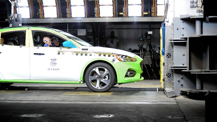 Die 15,5 Millionen teure Anlage im Crash-Labor von Ford in Köln-Merkenich war Anfang 2018 in Dienst gestellt worden. Mit ihr lassen sich die passiven Sicherheitssysteme der Fahrzeuge noch besser testen