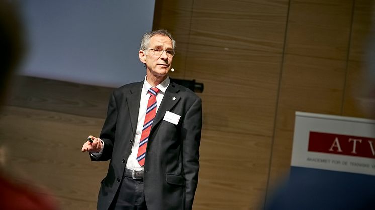 Professor Ole Hassager modtog Den danske polymerpris - ATV | Elastyrenprisen 2017