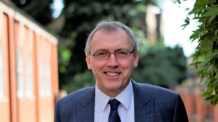 Peter Rolton (outdoor_h 2 v1).jpg