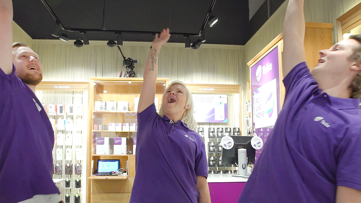 Telia fyller ett år i Norge: Butikkmedarbeidere på Telia CC Vest under re-lanseringen av sin butikk i 2016.