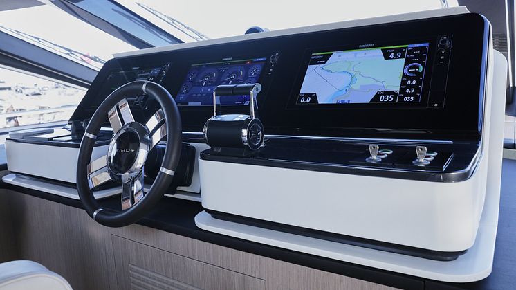 Hi-res image - An Azimut yacht featuring a Simrad® display