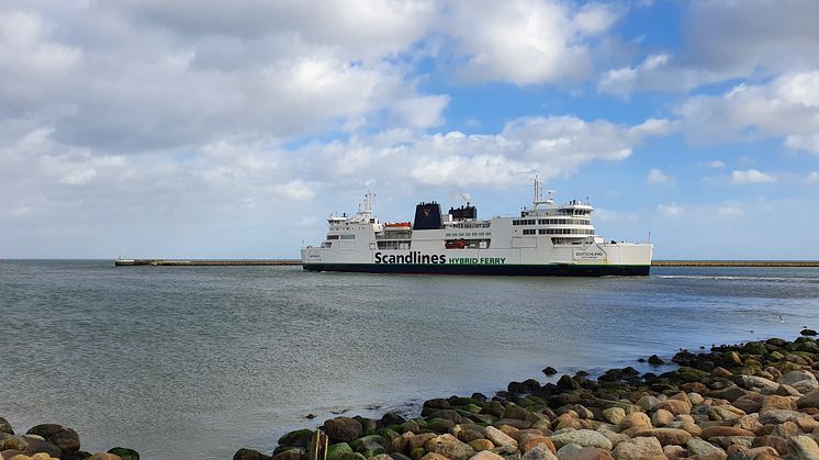 Deutschland leaving Puttgarden