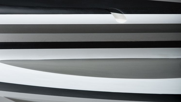 “10 LAYERS” är ett skulpturerat pingisbord utav Silestone®.