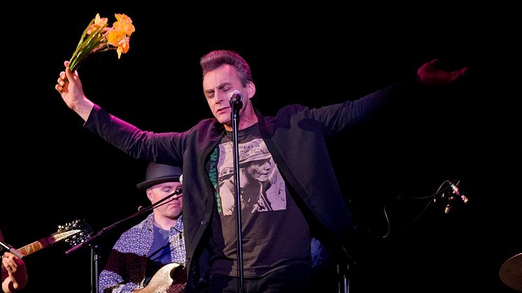 Hans Rønningen som M i Bikubesong, 2013-versjonen.