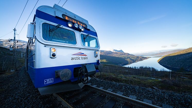 The Arctic Train går på Ofotbanen mellom Narvik og Svenskegrensen.