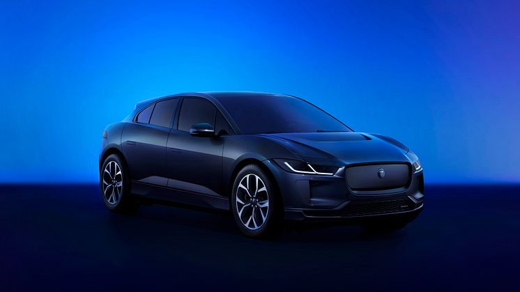 Jag_I-PACE_24MY_06_Exterior_Front_3Qr_HSE_027_110123