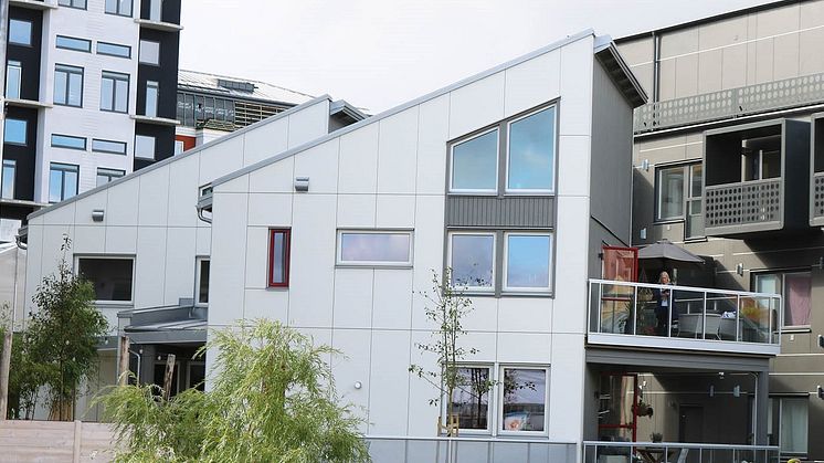 Parhus från Myresjöhus i Vallastaden med fasad i fibercement. Foto: Cembrit.
