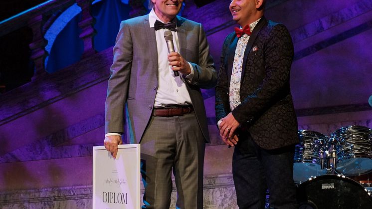 Lars Lerin och Manoel ”Junior” Marques Lerin mottar pris på Störd och stolt galan