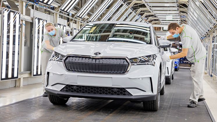 Produktionen af ŠKODA ENYAQ iV er i fuld gang. Nu kan den forudbestilles i Danmark.