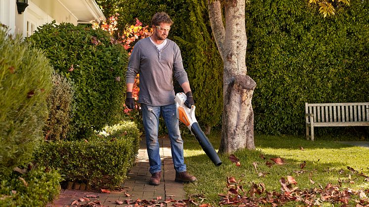 STIHL præsenterer den nye velafbalancerede BGA 57 og viser forbrugerne vej i det store udvalg af løvblæsere