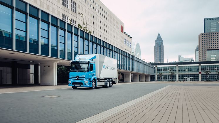 eActros_premiere00001