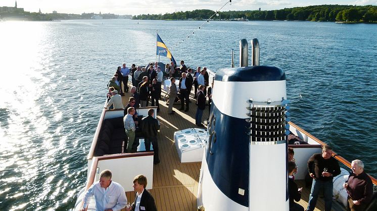 Samhällsbyggararenan finns på M/S Blue Charm som ligger för ankar i Visbys gästhamn, intill Teaterskeppet.