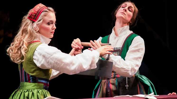 Anna Svärd (Margit Myhr) och Thea Sundler (Hanna Kulle)