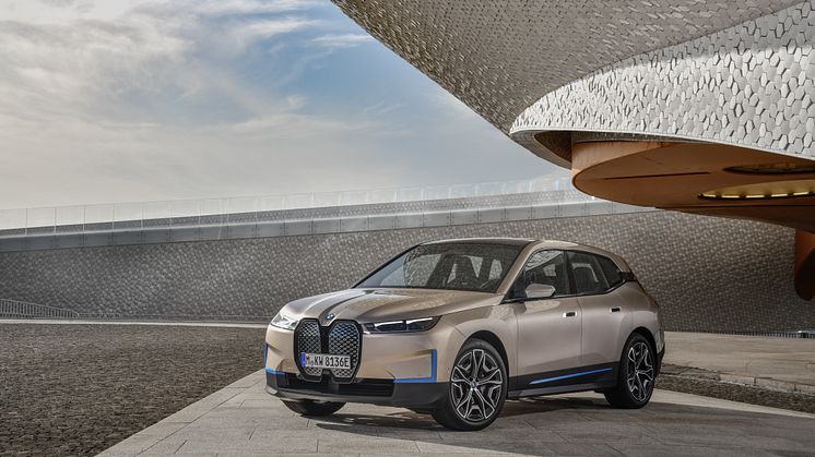 Fra vision til virkelighed: BMW Vision iNEXT bliver til BMW iX.