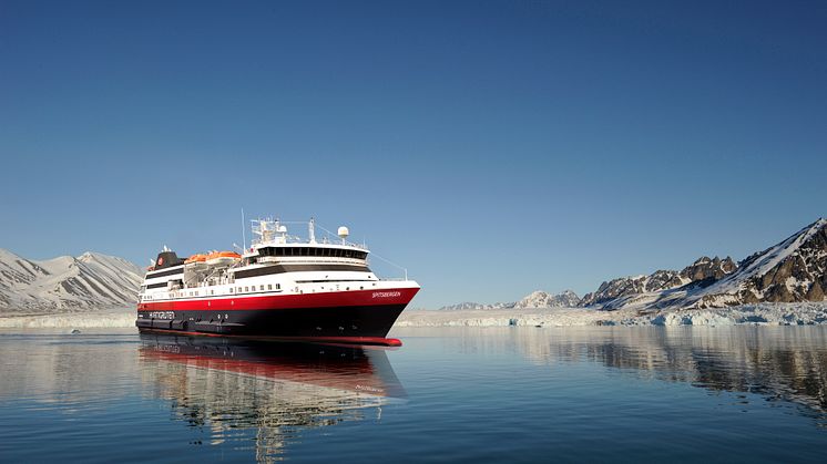 Hurtigrutens explorerskip MS Spitsbergen, døpes i Svolvær 6. juli.