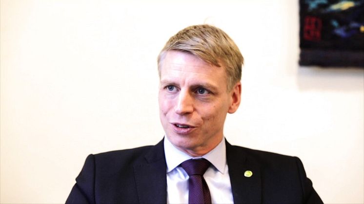 Finansmarknadsminister Per Bolund besöker Polarbröds bageri i Älvsbyn