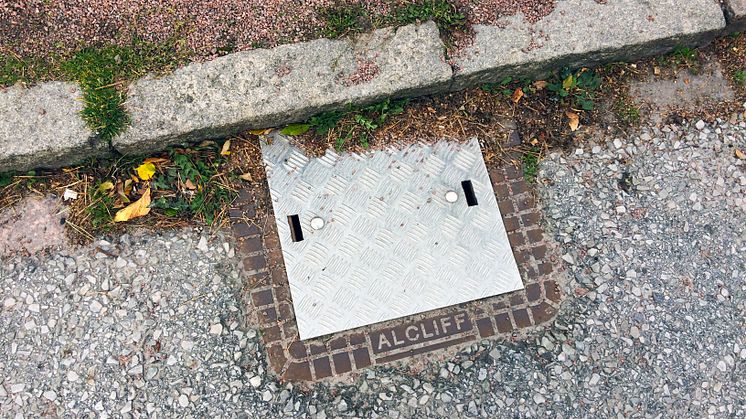 Plåt på gatubrunn - smart sätt att leda regnvattnet dit vi vill