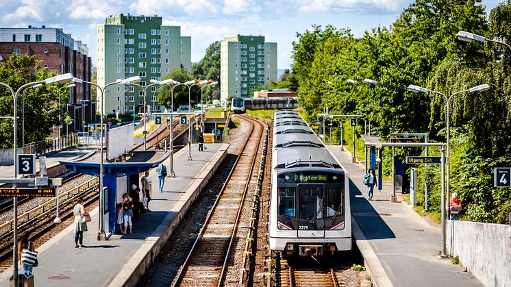OPPGRADERING: Frem til om lag mai 2023 skal T-banelinjene 1, 2, 3 og 4 kjøre på samme spor forbi Brynseng T-banestasjon. Målet er å oppgradere den nesten 100 år gamle T-banetraseen som eksisterer i dag (foto: Sporveien).