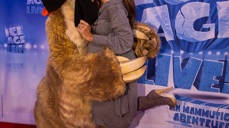 Superstar Sid überglücklich nach gelungenem Deutschland-Auftakt: Prominenz begeistert von mammutiger Gala-Premiere ICE AGE LIVE!