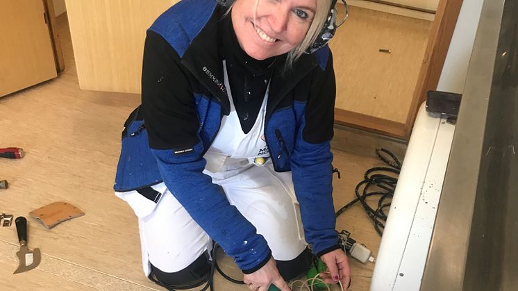 Malermester Marina Nordahl ønsker at flere ungdommer velger yrkesfag og blir håndverker