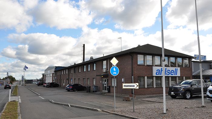 Klövern avyttrar fastigheter i Hässleholm och Ängelholm