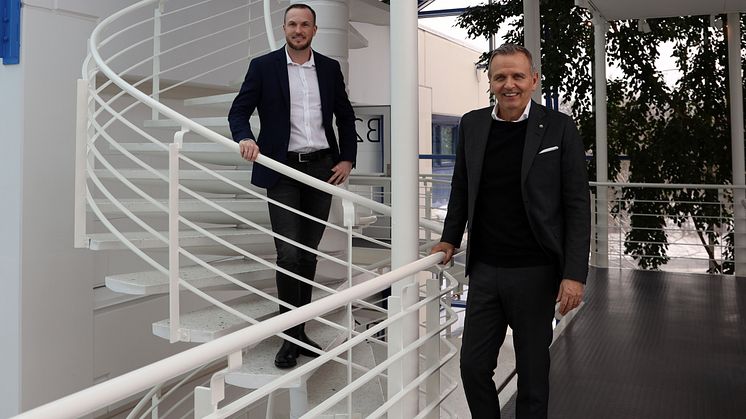 Fra venstre: Atle Rønningen, ansvarlig for RightExperience i Sopra Steria og Kim Henriksen, Direktør for storkunder og Canon Norges Topp 100 satsing