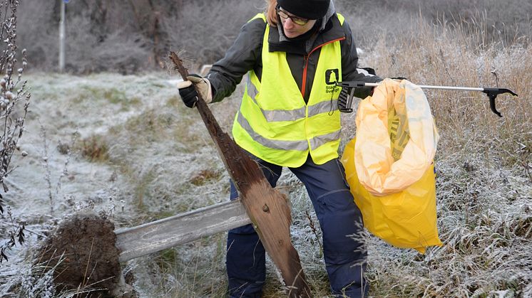 181124 30årsstädning del av vägräcke