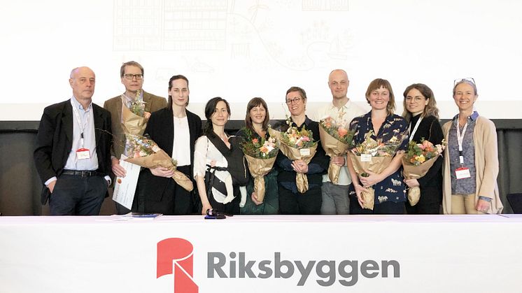 Årets stipendiater i Riksbyggens Jubileumsfond Den Goda Staden samlade på scenen.