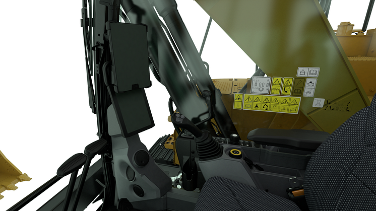 Cat 325 - i hytten.png