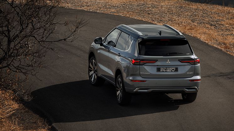 New Outlander PHEV_015L.jpg