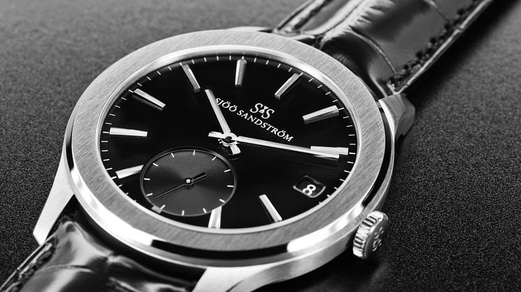 Royal Capital Black dial