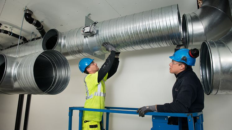 Unga ventilationsmontörer