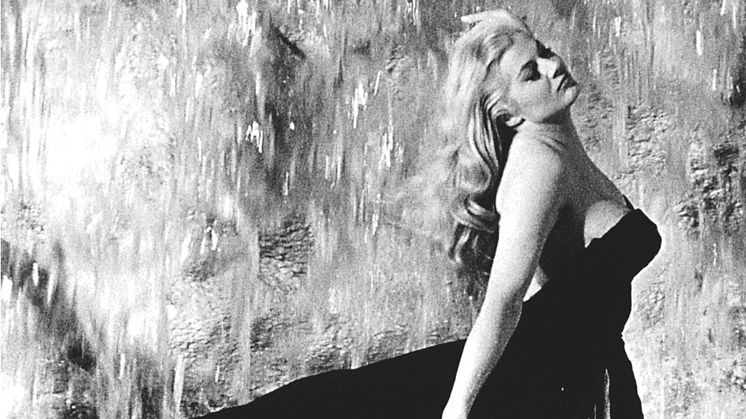 Anita Ekberg i Fontana di Trevi. Ett av världshistoriens mest kända bad. 