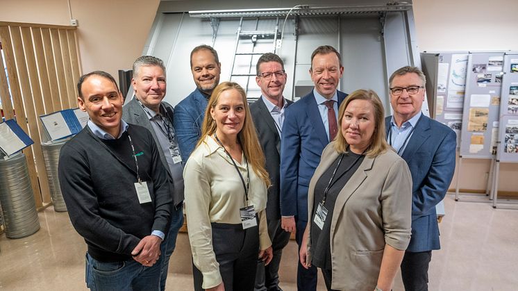 Representanter från företagen bakom den första Skandinaviska leveransen av plåttak i fossilfritt stål till bostäder_2